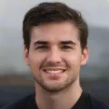 Photo of Connor Hayes, CasinoBeats expert reviewing Magius Casino for the United Kingdom